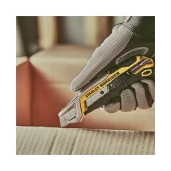 Coupe & Outil D'entretien Divers STANLEY Cutter 18mm Quick Snap FatMax Bouton Poussoir - FMHT10594-0 -Outillage à main Soldes stanley cutter 18mm quick snap fatmax bouton poussoir fmht10594 0 2