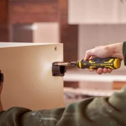 STANLEY Tournevis Assisté 4V FATMAX - FMHT66719-0 -Outillage à main Soldes stanley tournevis assiste 4v fatmax fmht66719 0 4